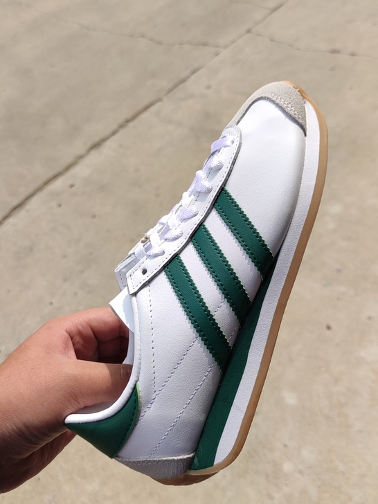 阿迪达斯三叶草休闲鞋货号fz0013