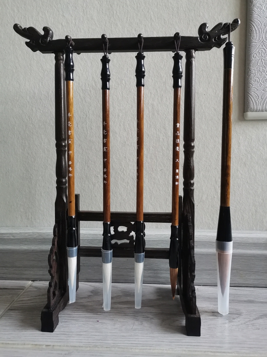 毛笔架+三个羊毫+一个狼毫+狼毫提斗