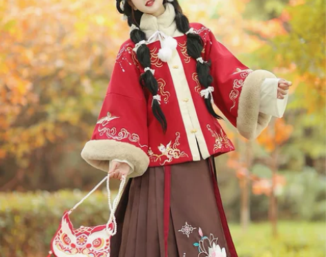 明制汉服女2022新款冬季中国风加厚保暖马...