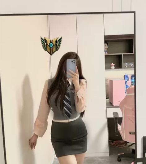 这套韩系校服 感兴趣的话点“我想要”和我私...