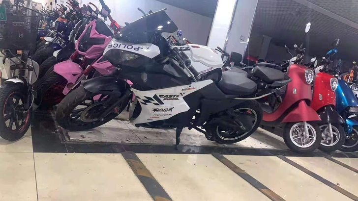 没有任何大事故，二手趴赛电摩，售价5500...