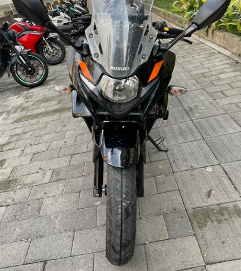 铃木gsx250高配，20年出厂20年上户...