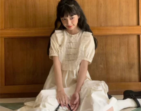 霍里德地图 白色泡泡袖学院风连衣裙女温柔复...