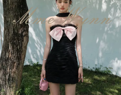 黑色蝴蝶结挂脖连衣裙纯欲风性感辣妹抹胸包臀...