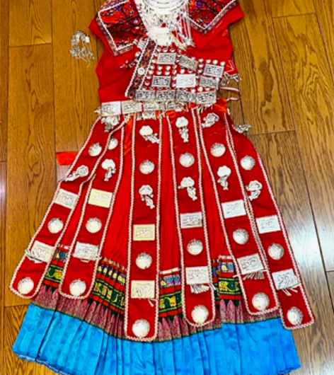 【出租】潘潘同款苗族风情写真服装发饰拍照道...