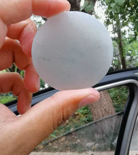 天然翡翠明料 翡翠镯心 飘点蓝花 直径56...