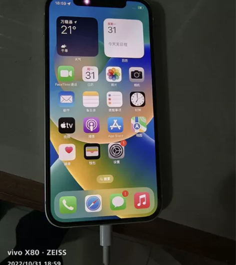 个人使用苹果12转让，无拆无修，最美的白色...