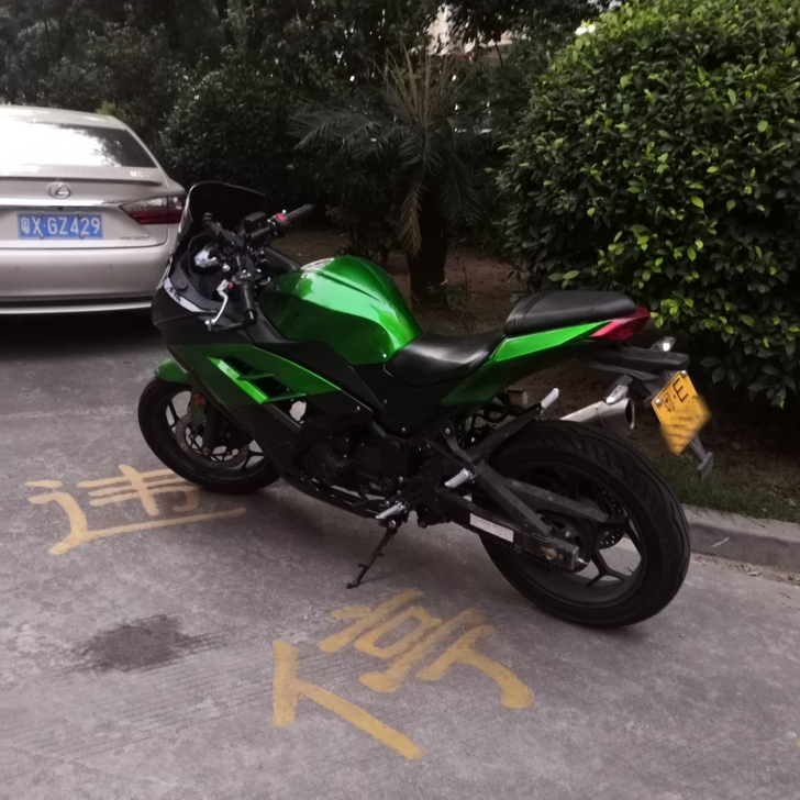 小忍者200cc 新车没几个月 一千七百公...