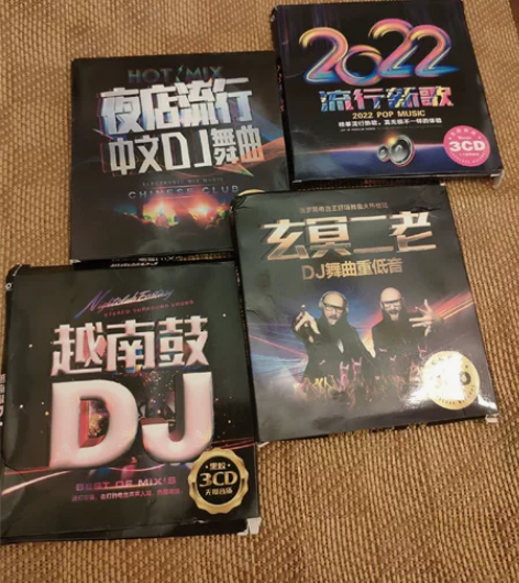 是CD碟片，都是3张一套的，无损音质很好，...