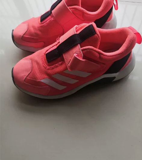 阿迪大童运动鞋，一脚蹬粘扣，3U/35码，...