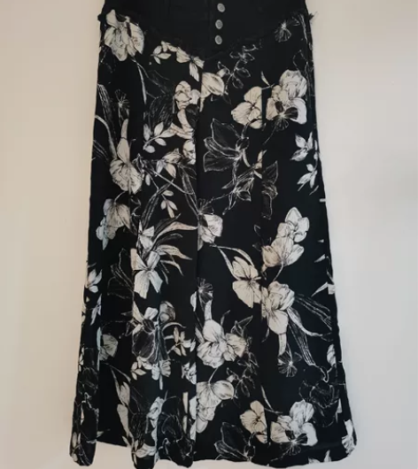 阔腿裤，前高开叉，潇洒性感。 腰围72cm...