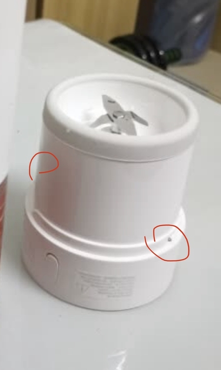 小米榨汁机 坏的 如图有一个卡点不灵敏 装...