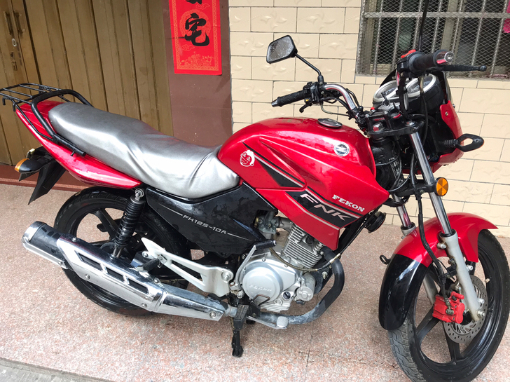 17年飞肯摩托车，仿铃木125链条机，9成...