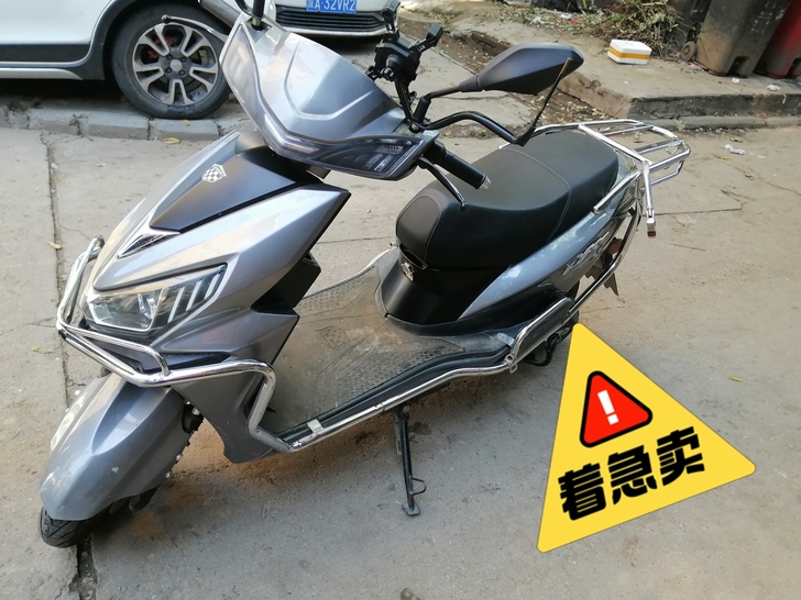 绿源电动车9成新，电动车原价3800，外加...