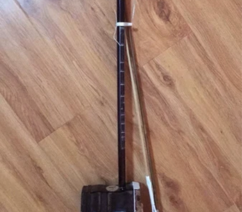 【亏本包邮】转让原价四百多的全新二胡，配件...