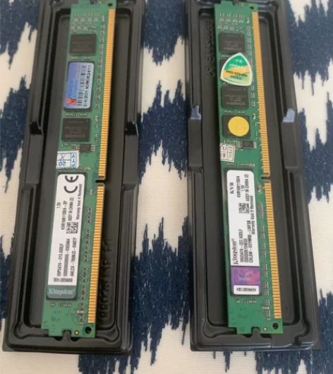 金士顿内存条 4G  2条  99新 感兴...