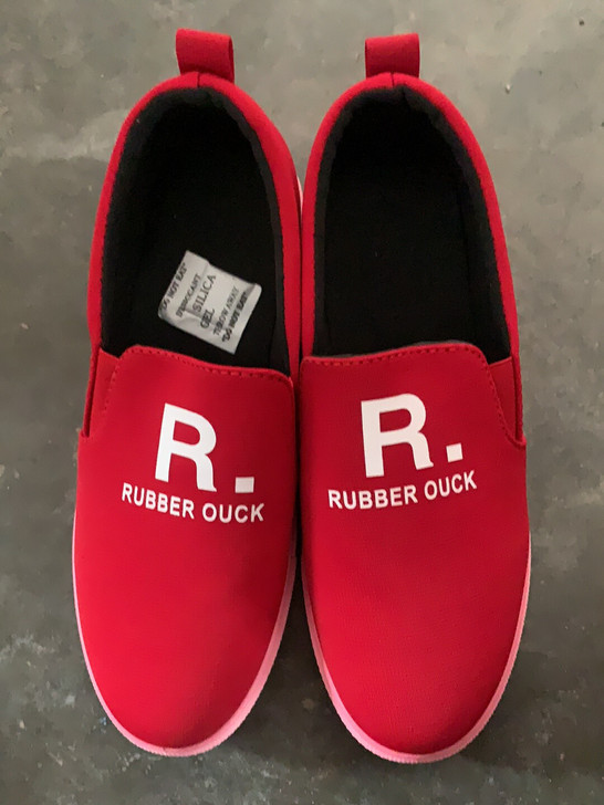 女士红色布面轻便鞋，鞋底有滲色，剩下36，...