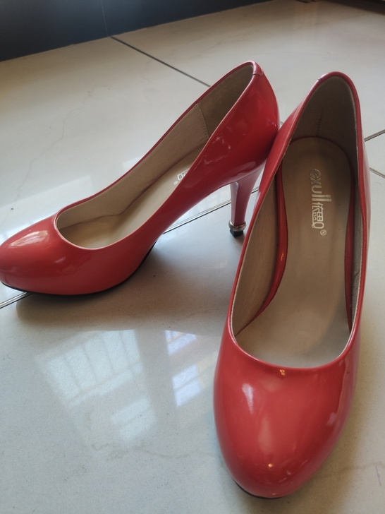 依思Q镜面PU女鞋，也就穿过一次。38号