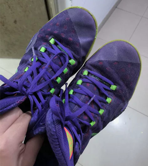 李宁空袭3紫绿 底部磨损比较大，接受不了慎...