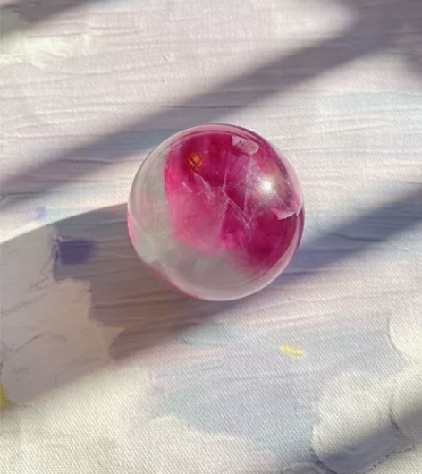 天然终点西瓜色彩虹紫绿萤石球 这颗的实物不...