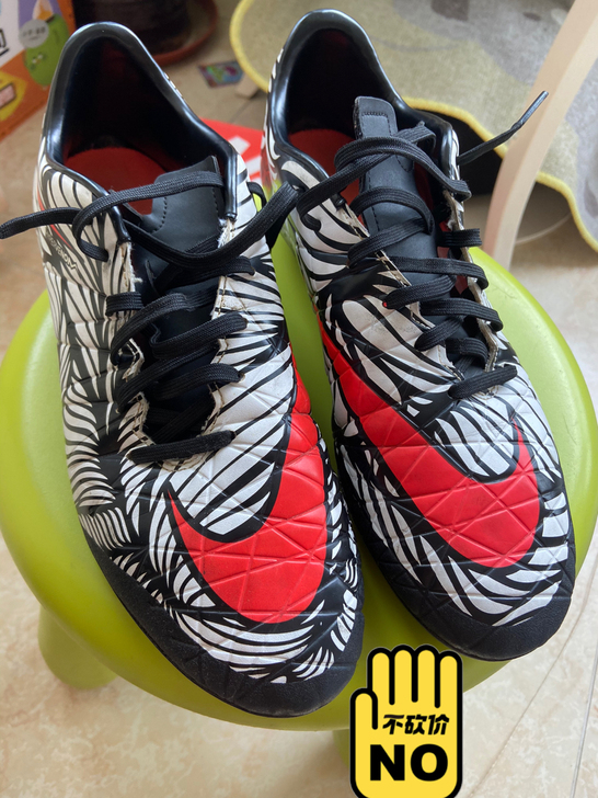 正品NIKE毒蜂内马尔43码足球鞋，AG鞋...