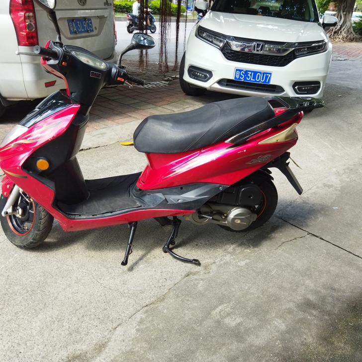 迅鹰125摩托车，九成新不烧机油，没有任何...
