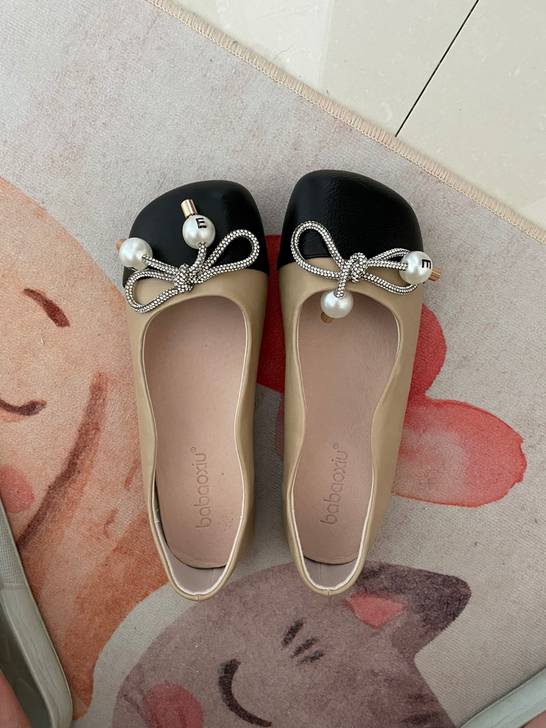 全新平底娃娃鞋，自己穿不了放着浪费，转给合...