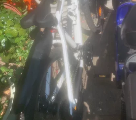 喜德盛极客300，有头盔，没带过新的，这个...