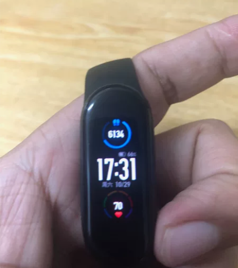 小米手环5,有充电器,送两个表带 防水,没...