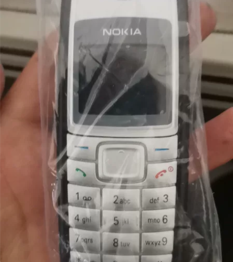 全新诺基亚没有拆封（只打开了盒子查看了一下...