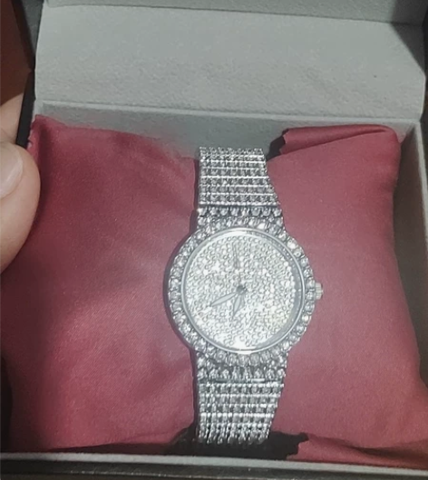 卡之蓝满天星女士潮流腕表 感兴趣的话点“我...