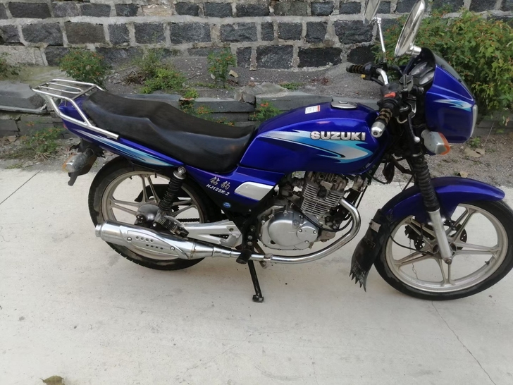 豪爵125摩托车