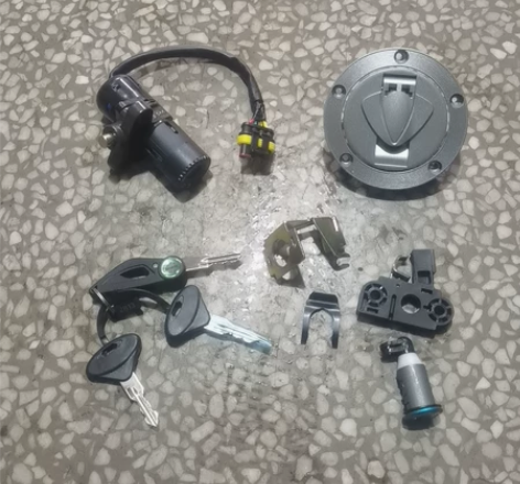 贝纳利 小迅龙 BJ150-31 套锁 电...