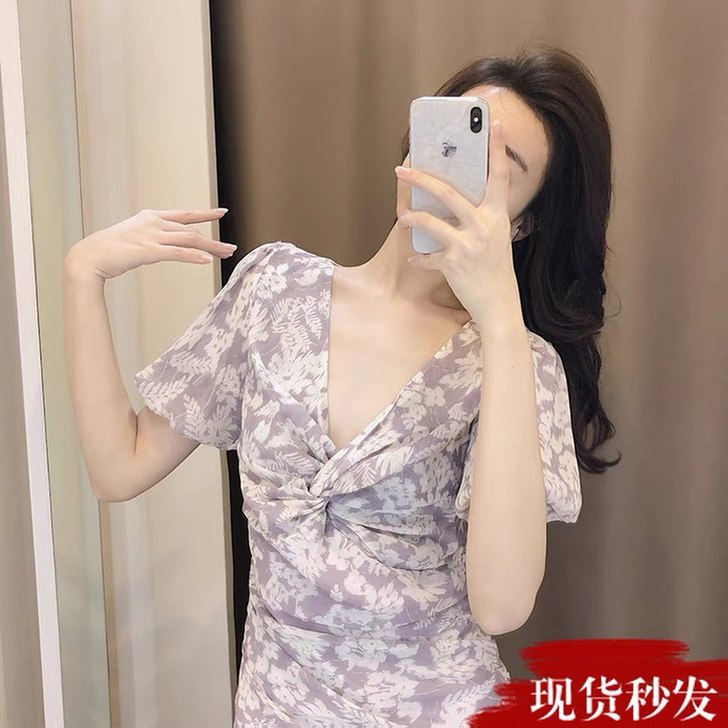 法式复古泡泡袖V领碎花连衣裙夏季2021新...