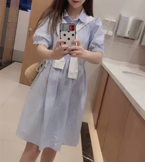 学院风连衣裙，均码 感兴趣的话点“我想要”...