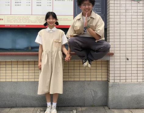 锅的猫宁 好想告诉你一衣一裙卡其色衬衫情侣...