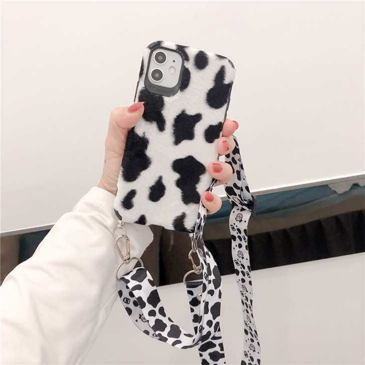 毛绒奶牛挂绳适用苹果12手机壳11pro/...