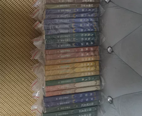 金庸作品集，三联一版一印，包正版，随手拍的...