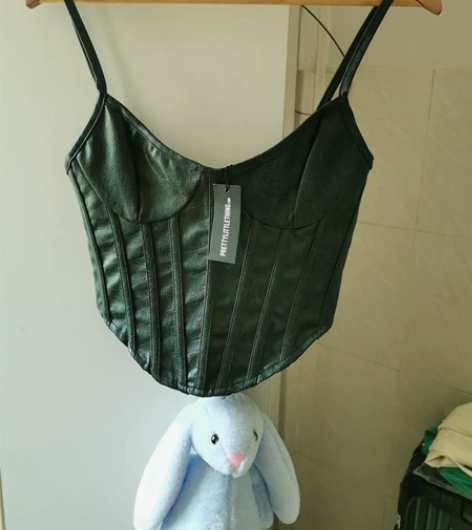 全新墨绿色鱼骨背心,带吊牌,有松紧 很好看...