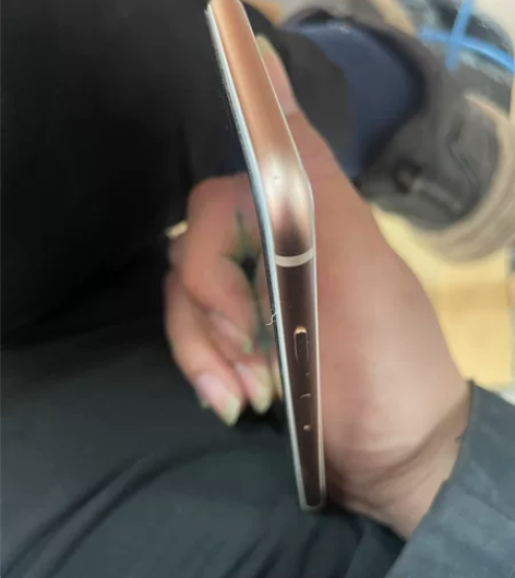 小八金色 苹果8容量64g 国行 瑕疵已拍...