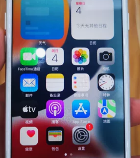 没钱了，国行苹果8一卖 感兴趣的话点“我想...