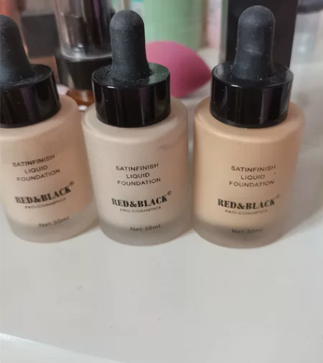 红与黑持妆粉底液混油皮干皮持久不脱妆遮瑕保...