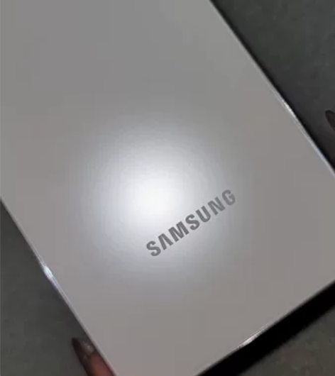 三星s22 8+256G，成色非常好，无维...