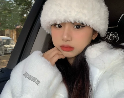 2021年新款软乎乎奶白色帽毛茸茸气质毛绒...