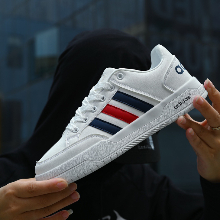 男女鞋，小红书爆款 阿迪达斯 Adidas...