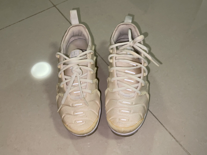 耐克气垫鞋，37码，码数偏小，平时穿36码...