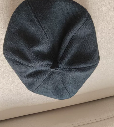 全新未佩戴过黑色贝雷帽 ， 秋冬保暖和穿搭...