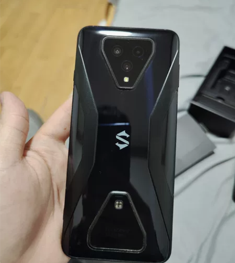 黑鲨3 12加128g的，9成新原装屏幕，...