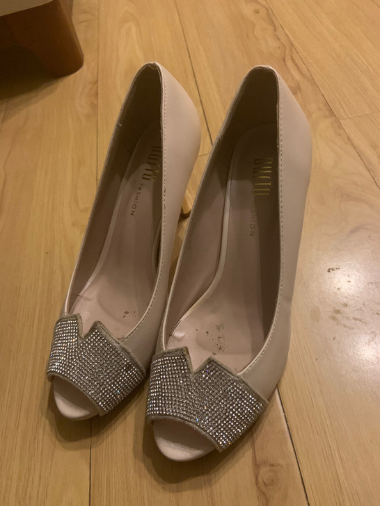 大东细跟满钻高跟鞋鱼嘴鞋,最多穿了一两次,...