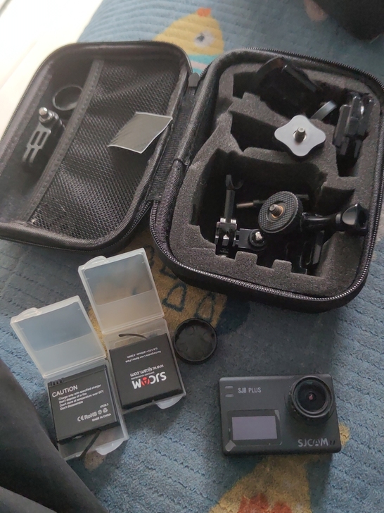 sj8 plus运动相机，后贴的钢化膜，配...